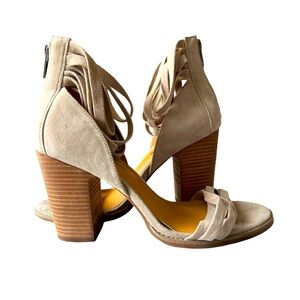 Lucky Brand Lakisha Heel Sandals Women's‎ 10 EUR 42 Suede Leather Strappy Beige
